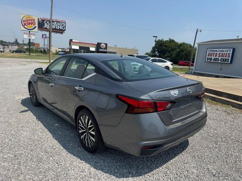 Used 2024 Nissan Altima 2.5 SV FWD image 5