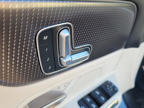 Used 2021 Mercedes-Benz GLB 250 image 21