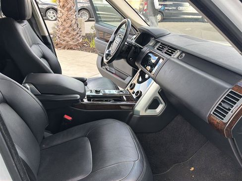 Used 2020 Land Rover Range Rover HSE image 12