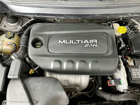 Used 2018 Jeep Cherokee Latitude w/ Cold Weather Group FWD image 30