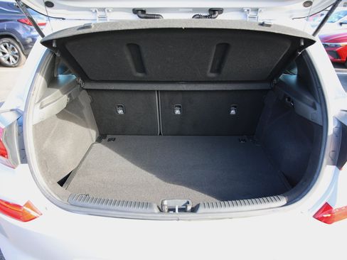 Used 2018 Hyundai Elantra GT image 12