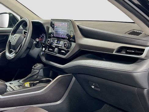 Used 2022 Toyota Highlander L FWD image 26