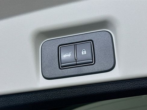 Used 2023 Nissan Ariya EVOLVE+ image 30