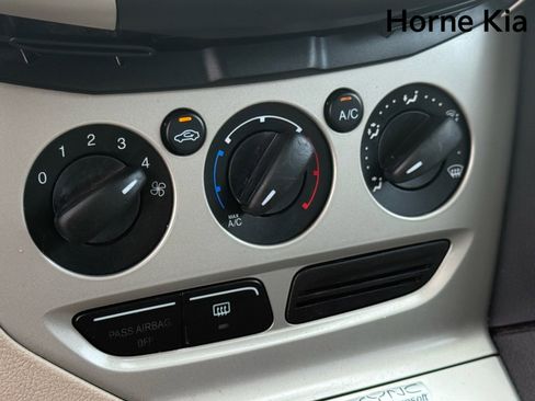 Used 2014 Ford Focus SE FWD image 18