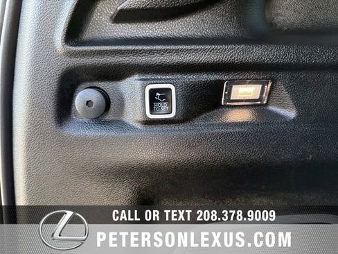 Used 2025 Jeep Grand Cherokee L Limited w/ Black Appearance Package AWD/4WD image 19