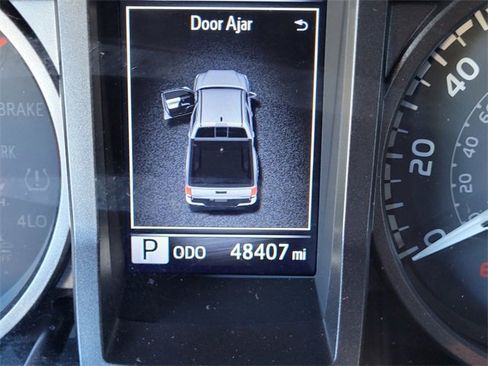 Certified 2022 Toyota Tacoma TRD Off-Road image 26