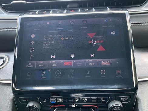 Used 2023 Jeep Grand Cherokee L Limited w/ Luxury Tech Group II AWD/4WD image 34