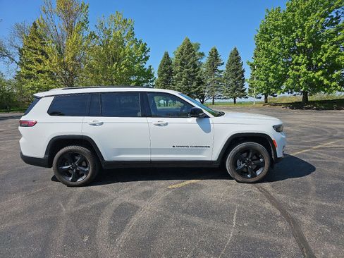 Used 2023 Jeep Grand Cherokee L Limited w/ Luxury Tech Group II AWD/4WD image 7