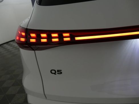 Certified 2025 Audi Q5 Premium w/ Convenience Package AWD/4WD image 30