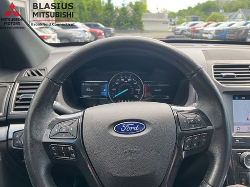 Used 2018 Ford Explorer XLT w/ Equipment Group 202A AWD/4WD image 29