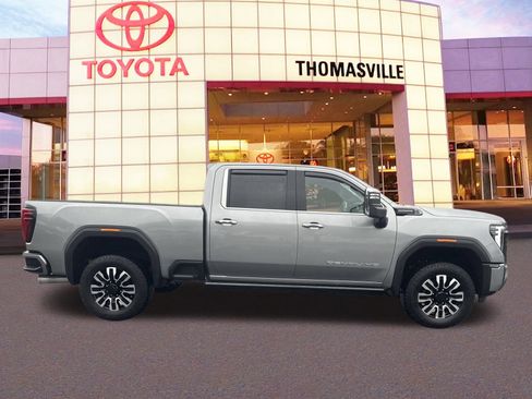 Used 2025 GMC Sierra 2500 Denali Ultimate image 4