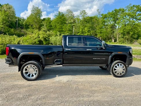 Used 2024 GMC Sierra 3500 Denali Ultimate AWD/4WD image 6