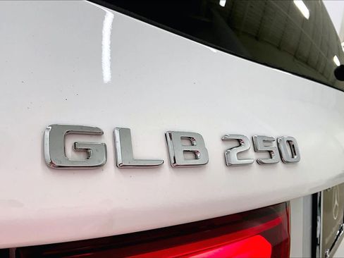 Used 2025 Mercedes-Benz GLB 250 image 10