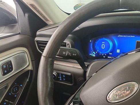 Used 2023 Ford Explorer Platinum w/ Premium Technology Package image 23