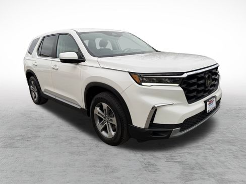 Used 2023 Honda Pilot EX-L image 3