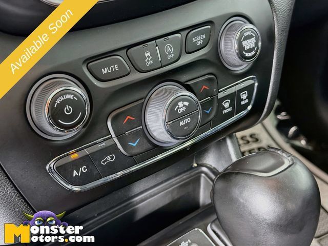 Used 2023 Jeep Cherokee Altitude Lux w/ Elite Group AWD/4WD image 16