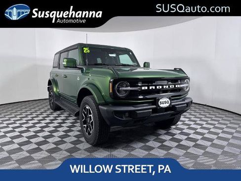 Certified 2025 Ford Bronco Outer Banks AWD/4WD image 1