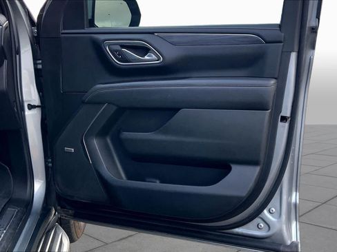 Used 2023 GMC Yukon XL SLT w/ SLT Premium Package AWD/4WD image 23