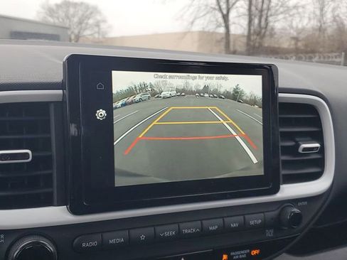 Used 2022 Hyundai Venue Limited image 23