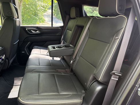 Used 2022 GMC Yukon SLT w/ SLT Premium Package AWD/4WD image 14