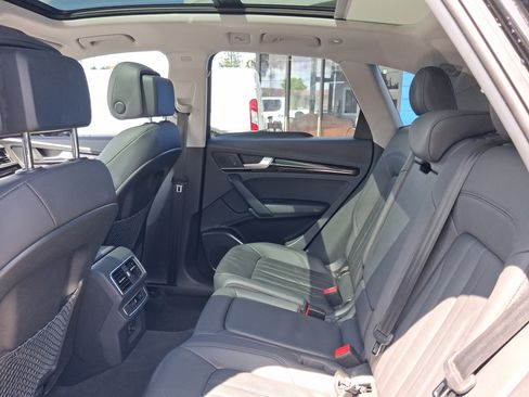 Used 2019 Audi Q5 2.0T Premium w/ Convenience Package AWD/4WD image 24