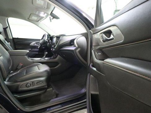 Used 2020 Chevrolet Traverse LT w/ LPO, Floor Liner Package FWD image 10