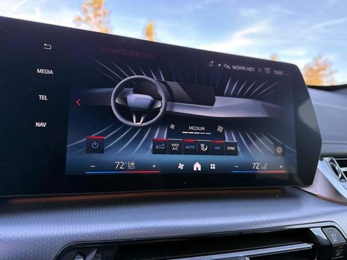 Used 2025 BMW X1 M35i w/ Shadowloine Package image 26