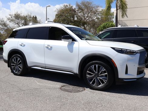 Certified 2026 INFINITI QX60 Luxe w/ Family Package image 12