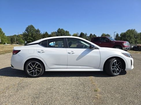 Used 2024 Nissan Sentra SR w/ Trunk Package image 21