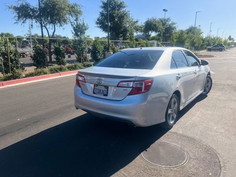 Used 2014 Toyota Camry SE FWD image 10