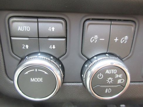 New 2026 GMC Yukon Elevation w/ Elevation Premium Package AWD/4WD image 17