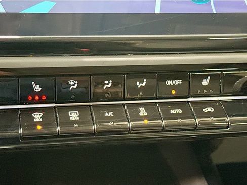 New 2027 Chevrolet Bolt LT w/ Comfort Package FWD image 23
