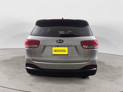 Used 2016 Kia Sorento FWD w/ LX Convenience Package image 4
