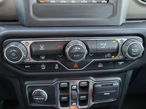 Used 2021 Jeep Wrangler Unlimited Sport AWD/4WD image 15