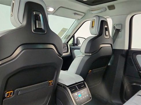 Used 2023 Rivian R1S Launch Edition image 35
