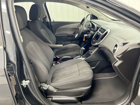 Used 2020 Chevrolet Sonic LT image 21
