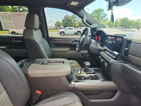 Used 2022 Chevrolet Silverado 1500 ZR2 w/ Technology Package AWD/4WD image 10