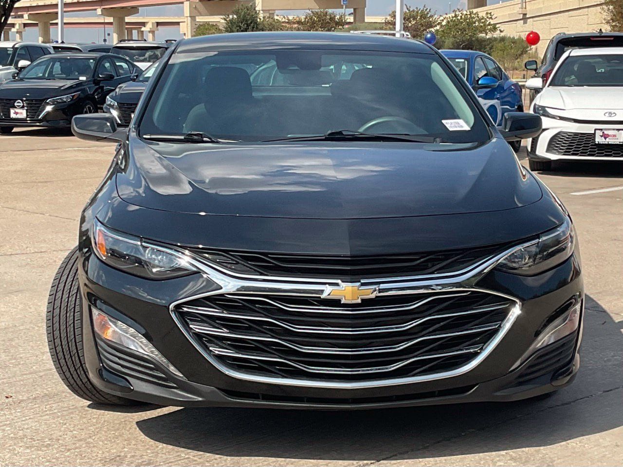 Used 2025 Chevrolet Malibu LT FWD image 2