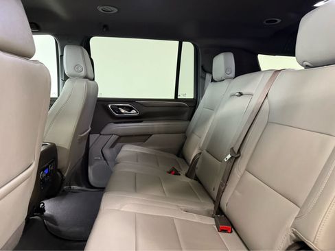 Used 2024 Chevrolet Suburban LT w/ Luxury Package AWD/4WD image 18