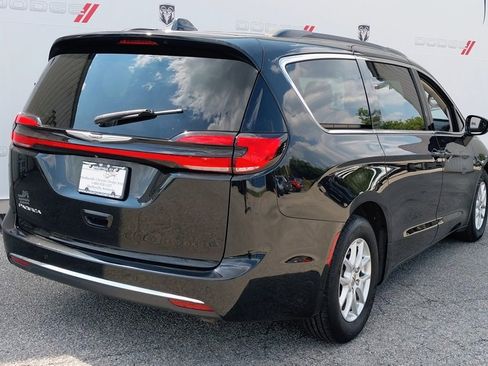 Used 2022 Chrysler Pacifica Touring-L image 8
