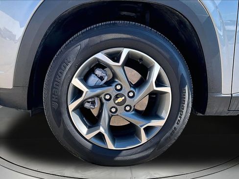 Used 2025 Chevrolet Trax LT w/ LT Convenience Package FWD image 34