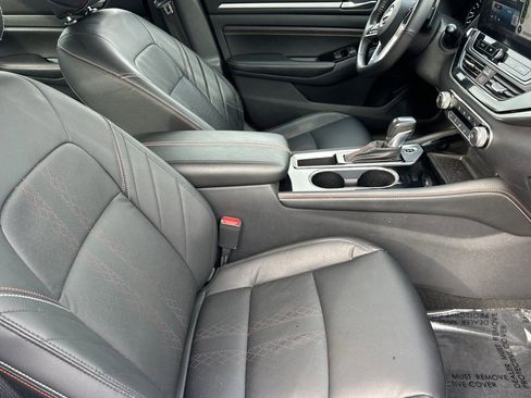 Used 2023 Nissan Altima 2.5 SR w/ SR Premium Package image 32