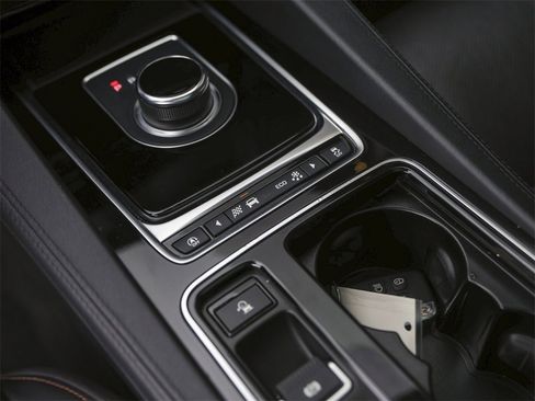 Used 2019 Jaguar F-PACE Prestige image 28