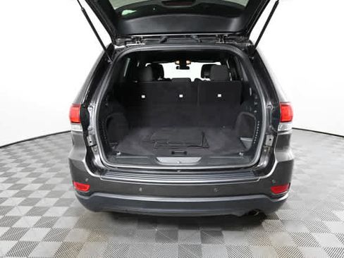 Used 2020 Jeep Grand Cherokee Laredo image 7