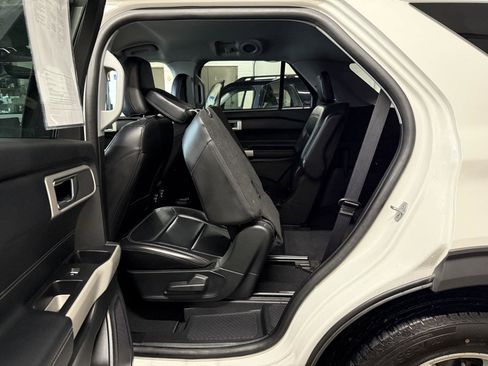 Used 2021 Ford Explorer XLT w/ Equipment Group 202A AWD/4WD image 20