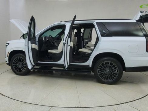 Used 2026 Cadillac Escalade Platinum Sport AWD/4WD image 77