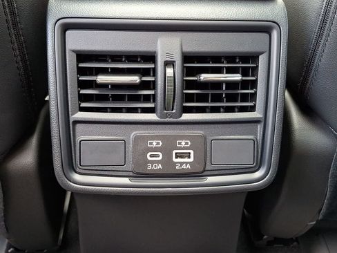 Used 2025 Subaru Forester Premium AWD/4WD image 12