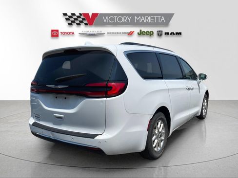 Used 2022 Chrysler Pacifica Touring-L FWD image 5