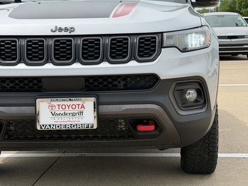 Used 2025 Jeep Compass Trailhawk image 9