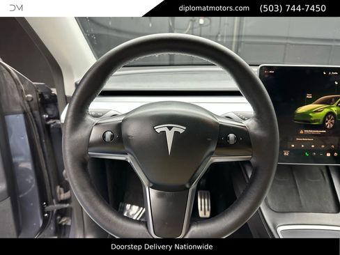 Used 2022 Tesla Model Y Long Range image 19